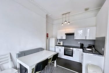 1 bed flat, 2 Lockyer Road,, Peverell, Plymouth, PL34RL - Image 3